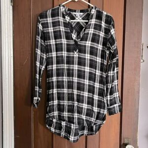 Women’s Pure Navy Split Neck Plaid Hi-Lo Hem Blouse